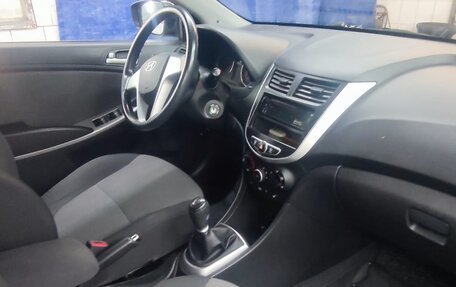 Hyundai Solaris II рестайлинг, 2012 год, 1 150 000 рублей, 2 фотография