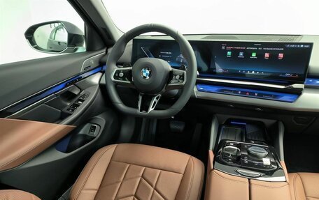 BMW 5 серия, 2025 год, 8 925 000 рублей, 10 фотография