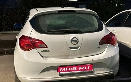 Opel Astra J, 2014 год, 700 000 рублей, 3 фотография