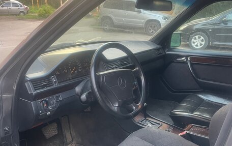 Mercedes-Benz E-Класс, 1995 год, 350 000 рублей, 2 фотография