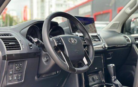 Toyota Land Cruiser Prado 150 рестайлинг 2, 2017 год, 3 350 000 рублей, 19 фотография