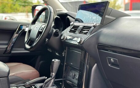 Toyota Land Cruiser Prado 150 рестайлинг 2, 2017 год, 3 350 000 рублей, 20 фотография