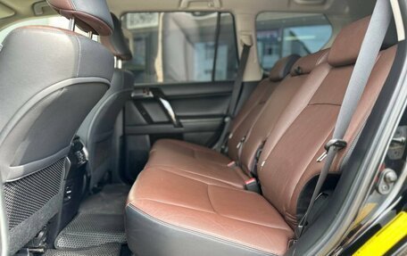 Toyota Land Cruiser Prado 150 рестайлинг 2, 2017 год, 3 350 000 рублей, 40 фотография