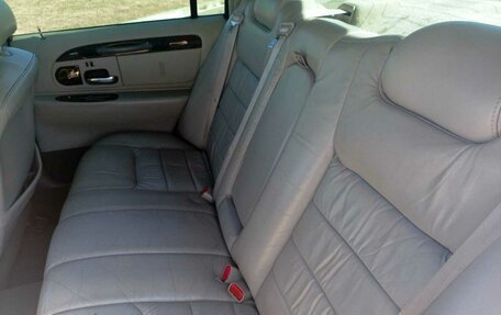 Lincoln Town Car III рестайлинг, 1998 год, 1 300 000 рублей, 6 фотография