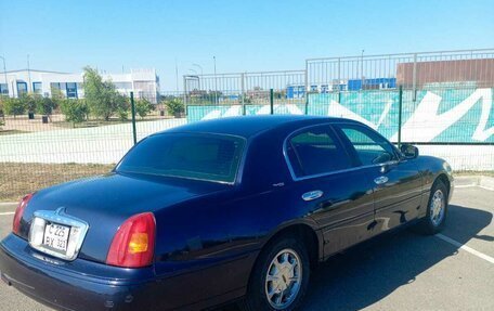 Lincoln Town Car III рестайлинг, 1998 год, 1 300 000 рублей, 7 фотография