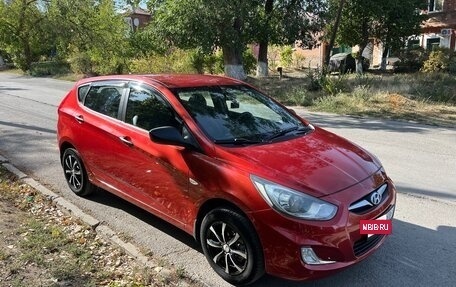 Hyundai Solaris II рестайлинг, 2012 год, 670 000 рублей, 2 фотография