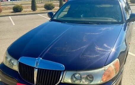 Lincoln Town Car III рестайлинг, 1998 год, 1 300 000 рублей, 2 фотография