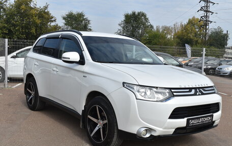 Mitsubishi Outlander III рестайлинг 3, 2013 год, 1 240 000 рублей, 2 фотография