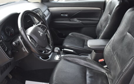 Mitsubishi Outlander III рестайлинг 3, 2013 год, 1 240 000 рублей, 10 фотография