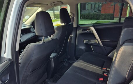Toyota RAV4, 2015 год, 1 700 000 рублей, 5 фотография