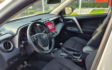 Toyota RAV4, 2015 год, 1 700 000 рублей, 6 фотография