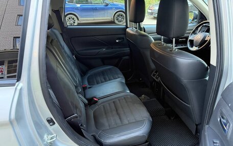Mitsubishi Outlander III рестайлинг 3, 2021 год, 2 900 000 рублей, 6 фотография