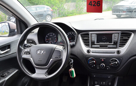Hyundai Solaris II рестайлинг, 2018 год, 990 000 рублей, 5 фотография