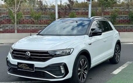 Volkswagen T-Roc I, 2022 год, 1 930 000 рублей, 1 фотография