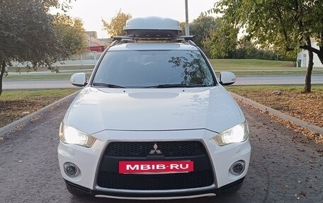 Mitsubishi Outlander III рестайлинг 3, 2011 год, 1 295 000 рублей, 3 фотография