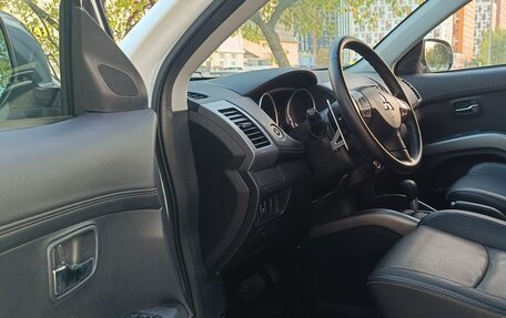 Mitsubishi Outlander III рестайлинг 3, 2011 год, 1 295 000 рублей, 17 фотография