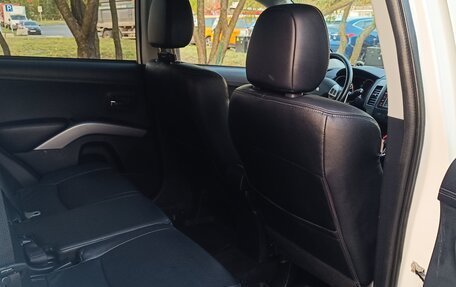 Mitsubishi Outlander III рестайлинг 3, 2011 год, 1 295 000 рублей, 19 фотография