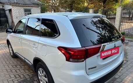 Mitsubishi Outlander III рестайлинг 3, 2015 год, 1 670 000 рублей, 3 фотография