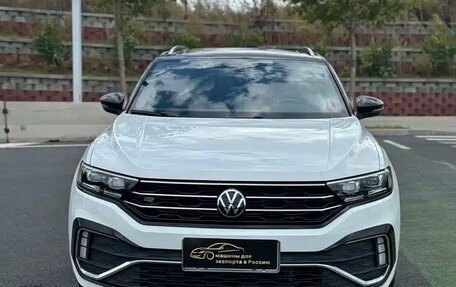Volkswagen T-Roc I, 2022 год, 1 930 000 рублей, 2 фотография
