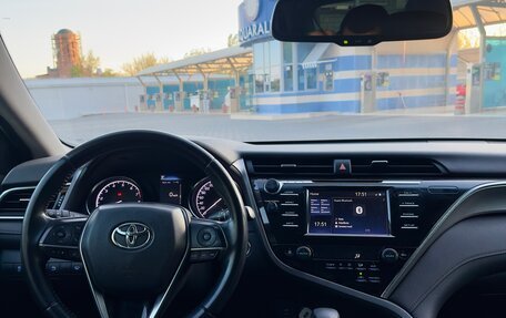 Toyota Camry, 2018 год, 1 900 000 рублей, 5 фотография