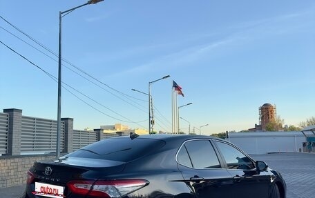 Toyota Camry, 2018 год, 1 900 000 рублей, 2 фотография