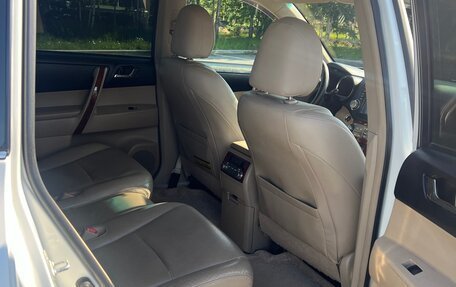Toyota Highlander III, 2011 год, 2 250 000 рублей, 11 фотография