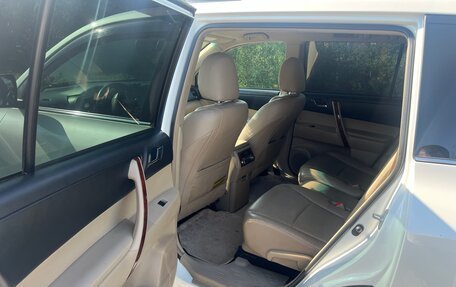 Toyota Highlander III, 2011 год, 2 250 000 рублей, 10 фотография