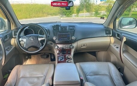 Toyota Highlander III, 2011 год, 2 250 000 рублей, 19 фотография