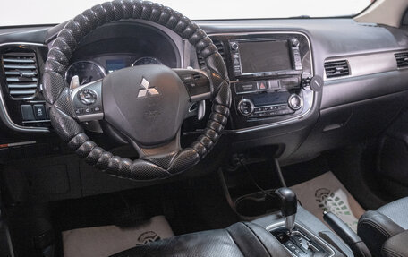 Mitsubishi Outlander III рестайлинг 3, 2012 год, 1 699 000 рублей, 9 фотография