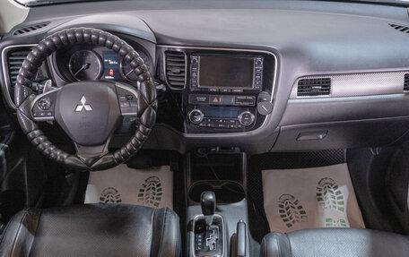 Mitsubishi Outlander III рестайлинг 3, 2012 год, 1 699 000 рублей, 10 фотография