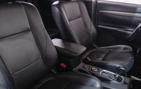 Mitsubishi Outlander III рестайлинг 3, 2012 год, 1 699 000 рублей, 20 фотография