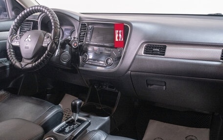 Mitsubishi Outlander III рестайлинг 3, 2012 год, 1 699 000 рублей, 17 фотография
