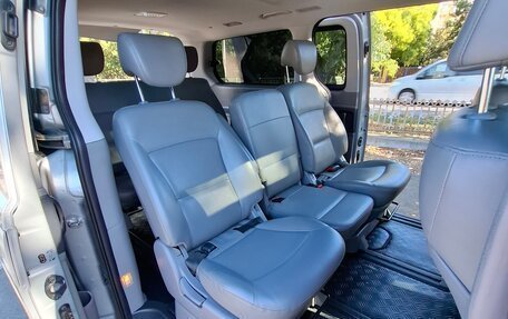 Hyundai Grand Starex Grand Starex I рестайлинг 2, 2016 год, 2 500 000 рублей, 15 фотография