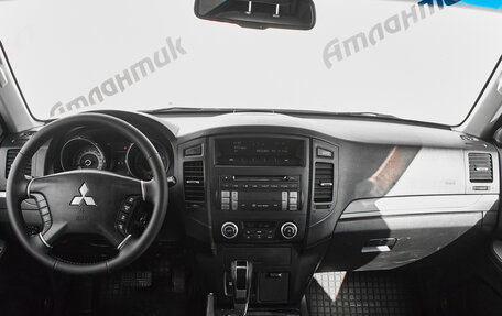 Mitsubishi Pajero IV, 2011 год, 2 000 000 рублей, 10 фотография