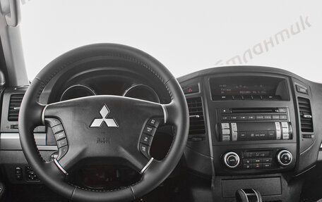 Mitsubishi Pajero IV, 2011 год, 2 000 000 рублей, 11 фотография