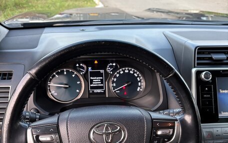 Toyota Land Cruiser Prado 150 рестайлинг 2, 2019 год, 5 000 000 рублей, 10 фотография