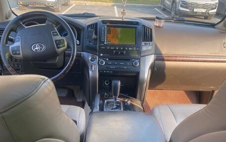 Toyota Land Cruiser 200, 2011 год, 2 900 000 рублей, 10 фотография