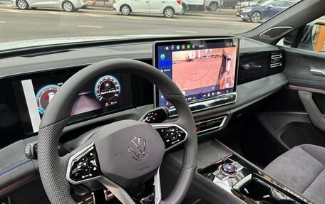 Volkswagen Tiguan, 2025 год, 4 890 000 рублей, 15 фотография