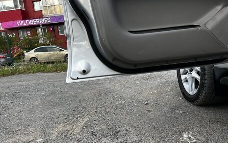 Toyota Land Cruiser 100 рестайлинг 2, 2006 год, 2 380 000 рублей, 3 фотография