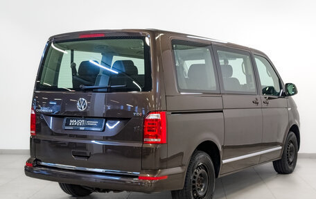 Volkswagen Caravelle T6 рестайлинг, 2017 год, 3 535 000 рублей, 5 фотография