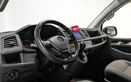 Volkswagen Caravelle T6 рестайлинг, 2017 год, 3 535 000 рублей, 15 фотография