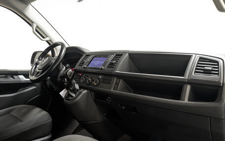 Volkswagen Caravelle T6 рестайлинг, 2017 год, 3 535 000 рублей, 13 фотография