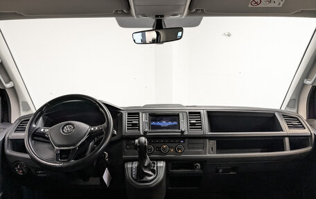 Volkswagen Caravelle T6 рестайлинг, 2017 год, 3 535 000 рублей, 14 фотография