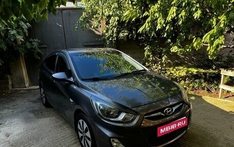 Hyundai Solaris II рестайлинг, 2013 год, 870 000 рублей, 1 фотография