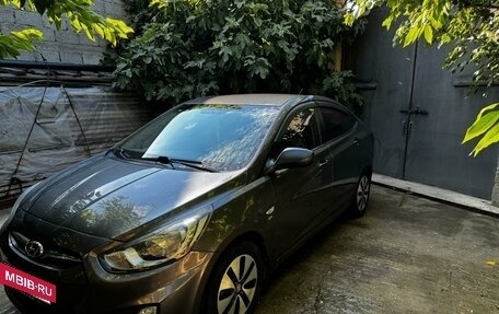 Hyundai Solaris II рестайлинг, 2013 год, 870 000 рублей, 2 фотография