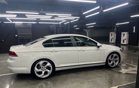 Volkswagen Passat B8 рестайлинг, 2017 год, 1 780 000 рублей, 4 фотография