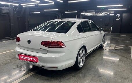 Volkswagen Passat B8 рестайлинг, 2017 год, 1 780 000 рублей, 5 фотография