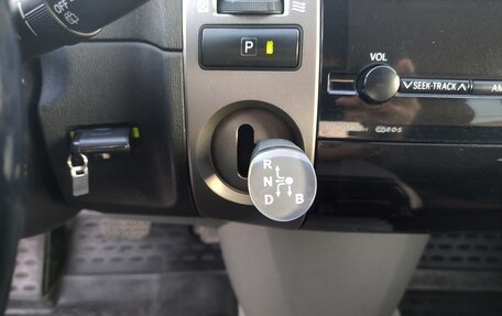 Toyota Prius, 2008 год, 1 175 000 рублей, 13 фотография