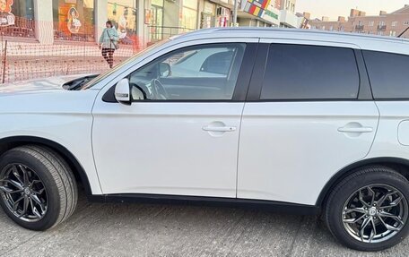Mitsubishi Outlander III рестайлинг 3, 2014 год, 1 470 000 рублей, 1 фотография