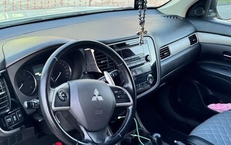 Mitsubishi Outlander III рестайлинг 3, 2014 год, 1 470 000 рублей, 4 фотография